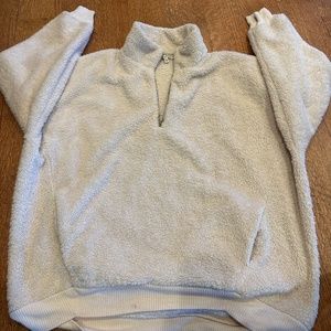 Express One Eleven Fleece Pullover ~ with front pockets will fit a large